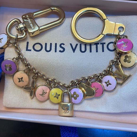 Louis Vuitton Keychain Holder - Picture 2 of 6